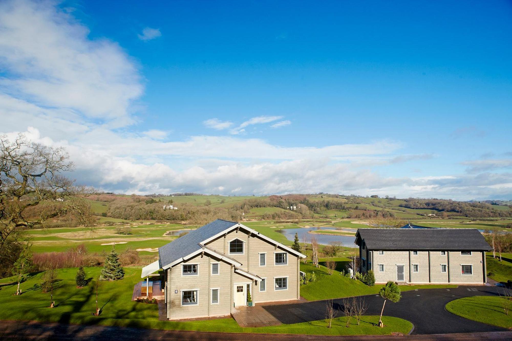 Hunter Lodges By Celtic Manor Newport  Dış mekan fotoğraf