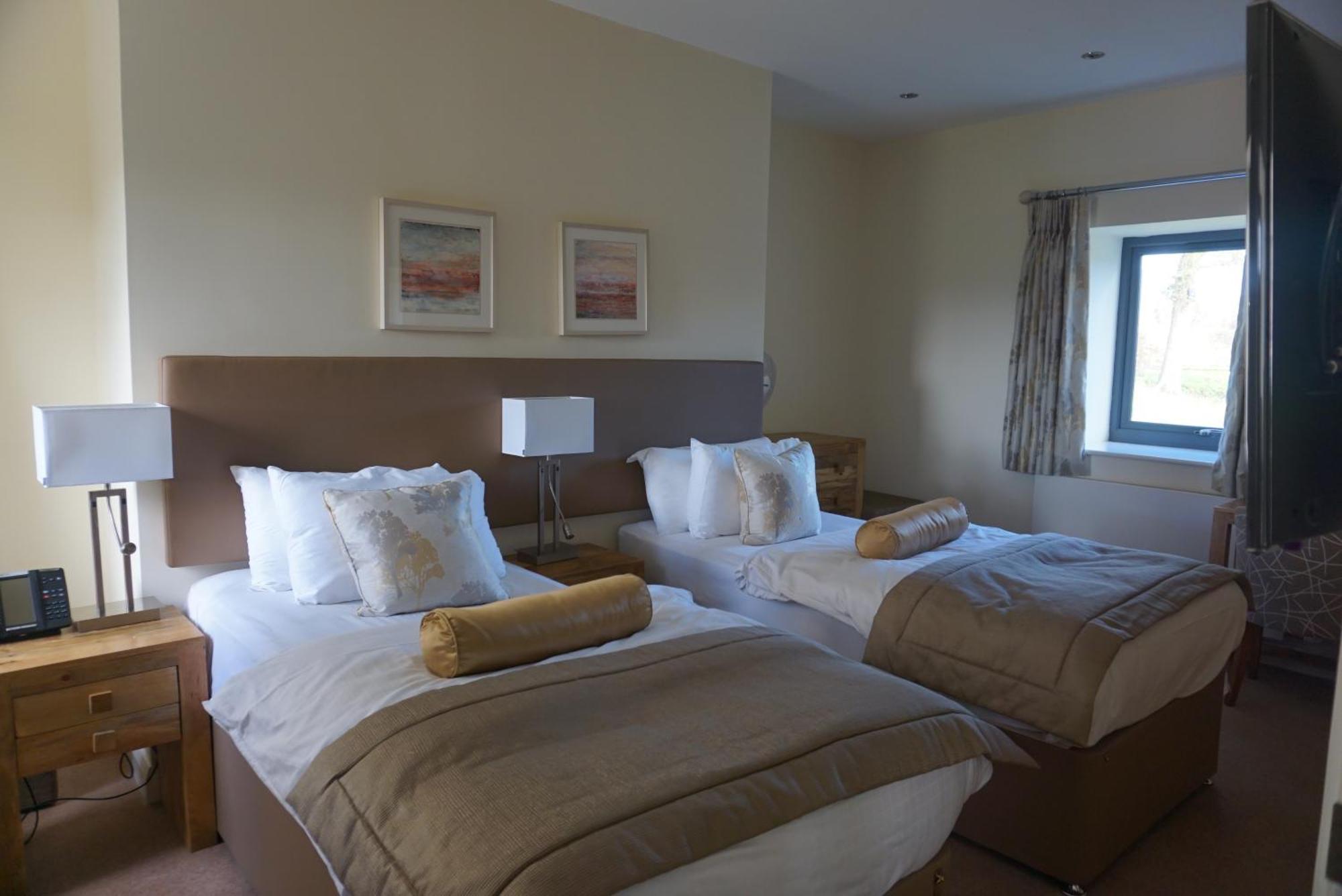 Hunter Lodges By Celtic Manor Newport  Dış mekan fotoğraf