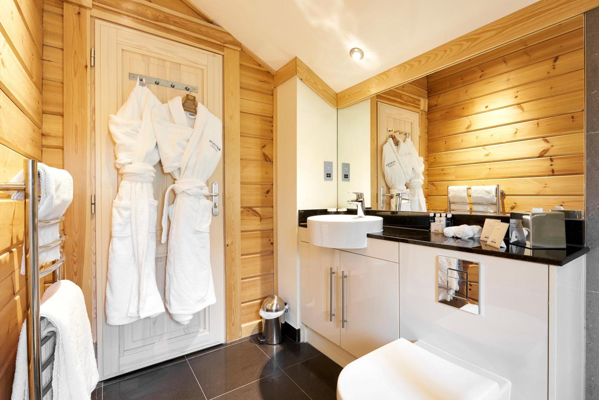 Hunter Lodges By Celtic Manor Newport  Dış mekan fotoğraf